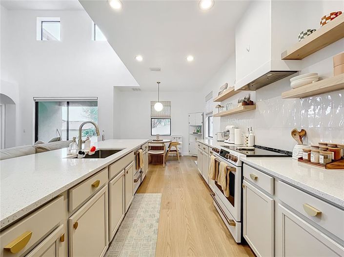 Image No.25-5 Bed House for sale