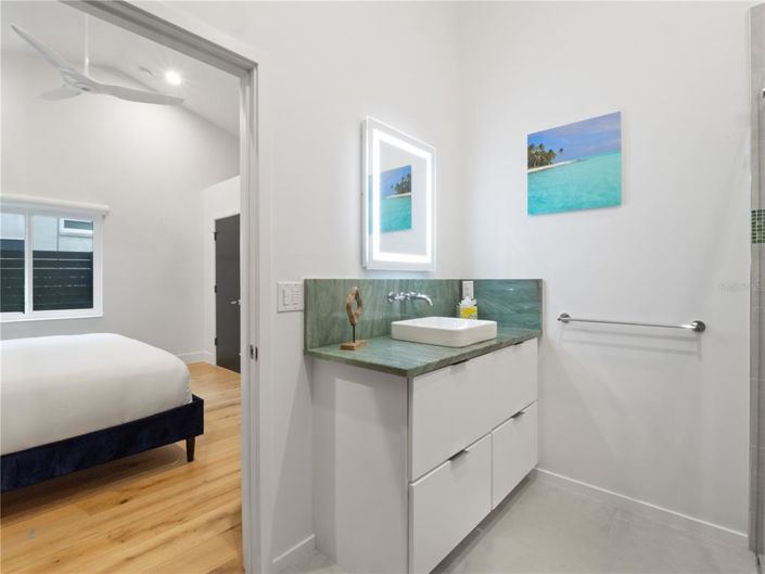 Image No.28-4 Bed House for sale