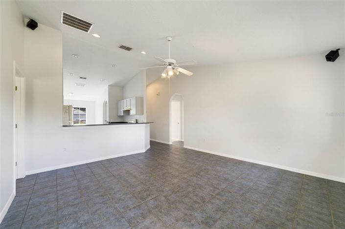 Image No.10-3 Bed House for sale