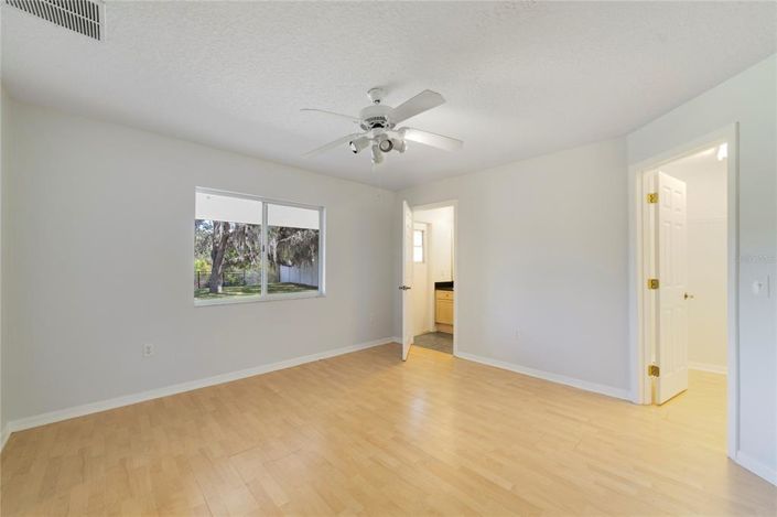 Image No.13-3 Bed House for sale