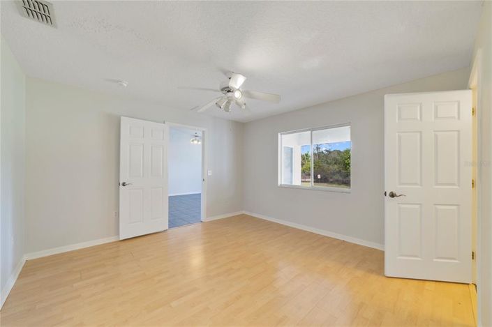 Image No.14-3 Bed House for sale