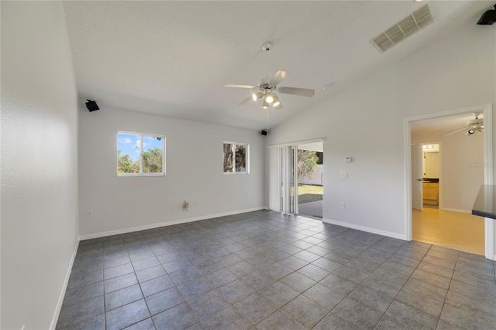 Image No.8-3 Bed House for sale