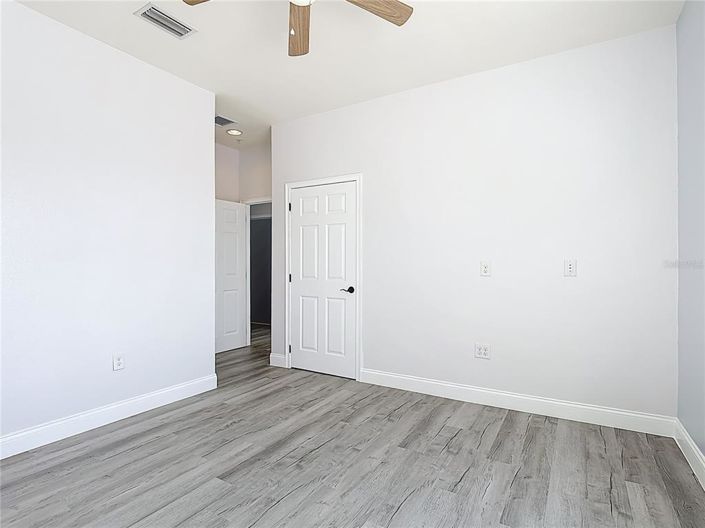 Image No.20-4 Bed Townhouse for sale