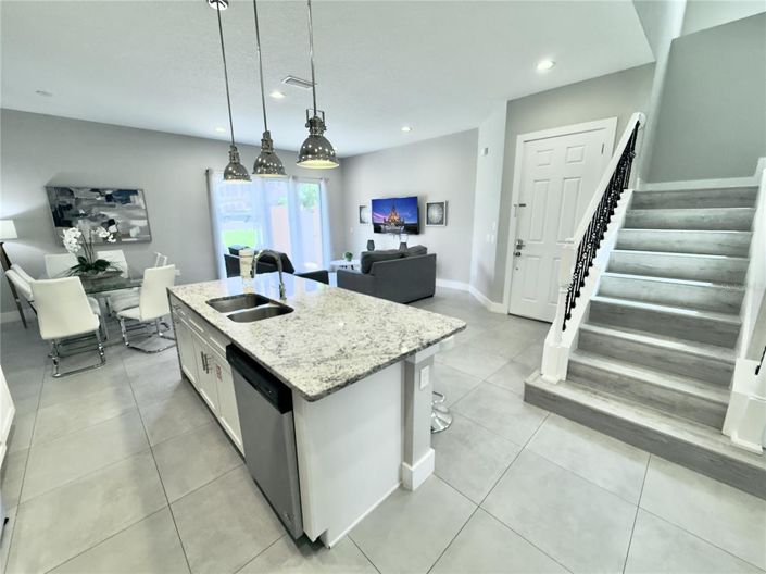 Image No.20-5 Bed Townhouse for sale