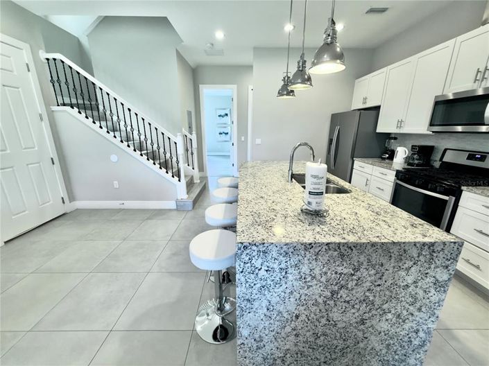 Image No.28-5 Bed Townhouse for sale