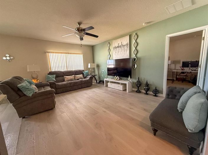 Image No.15-4 Bed House for sale