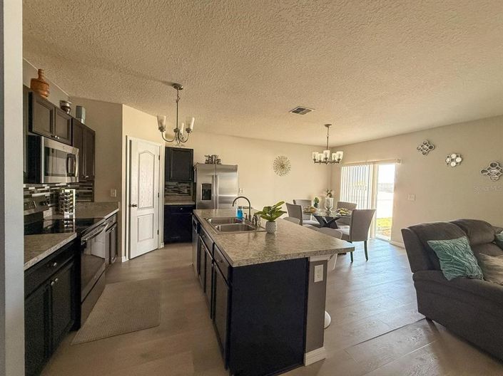 Image No.18-4 Bed House for sale