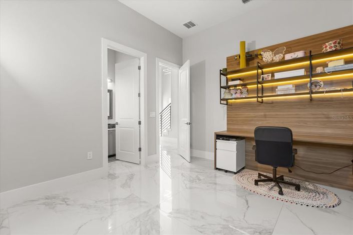 Image No.25-4 Bed House for sale