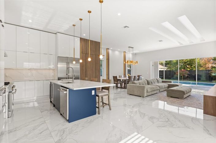 Image No.9-4 Bed House for sale