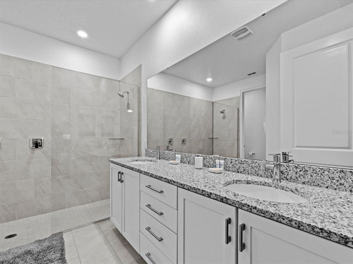 Image No.21-6 Bed House for sale