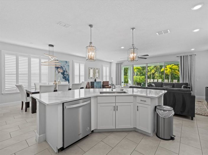 Image No.6-6 Bed House for sale