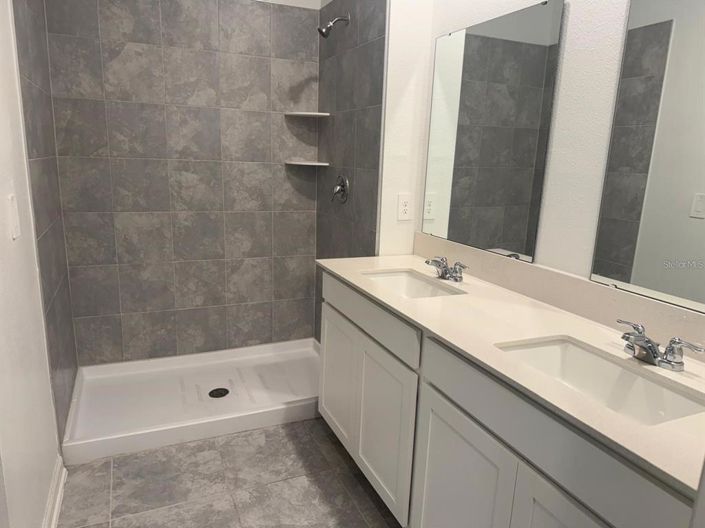 Image No.10-3 Bed House for sale