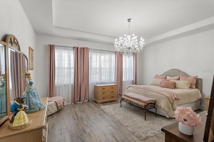 Image No.26-5 Bed House for sale