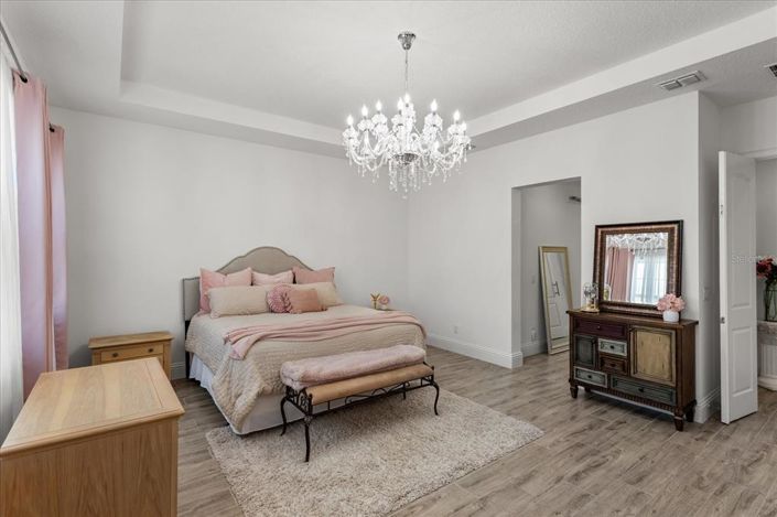 Image No.27-5 Bed House for sale