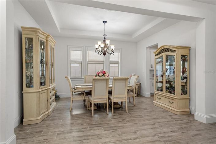 Image No.8-5 Bed House for sale