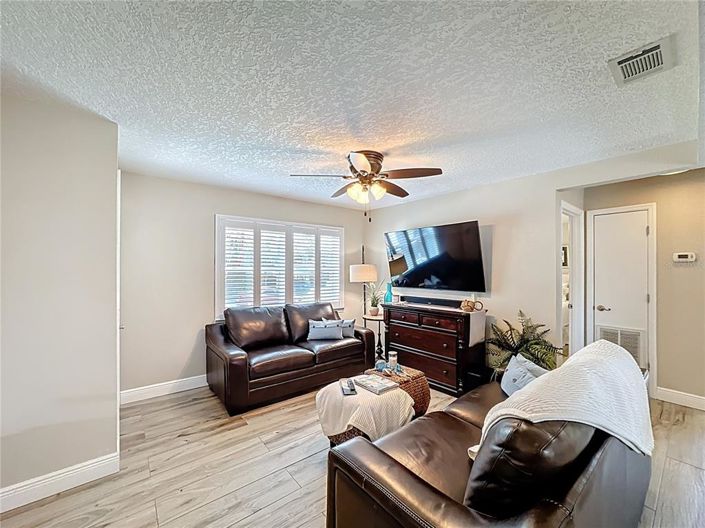 Image No.10-3 Bed House for sale