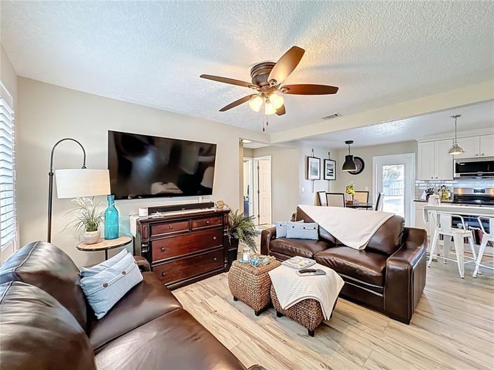 Image No.8-3 Bed House for sale