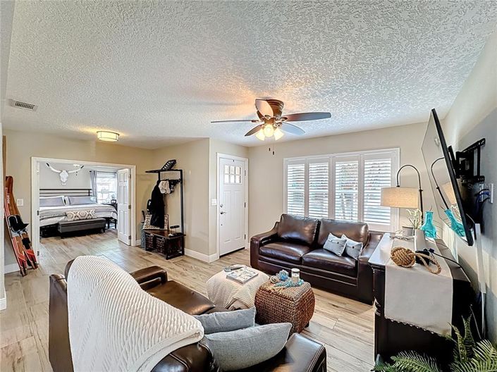 Image No.9-3 Bed House for sale