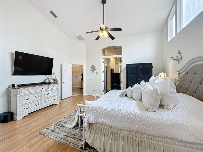 Image No.16-4 Bed House for sale