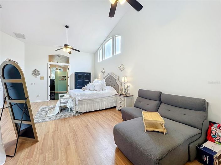 Image No.18-4 Bed House for sale
