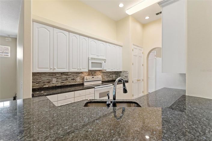 Image No.10-3 Bed House for sale