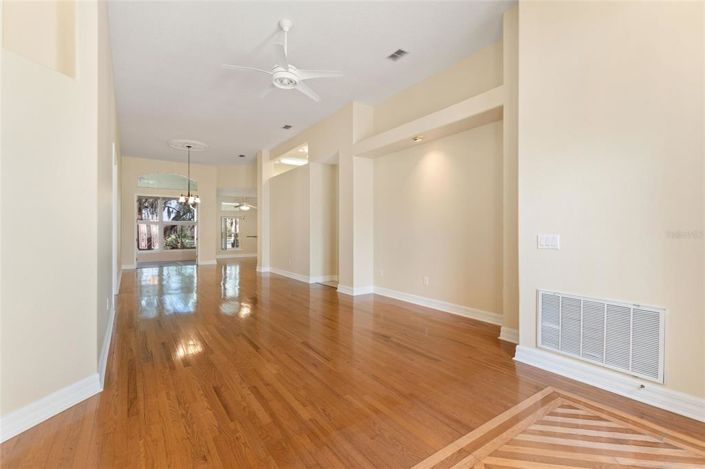 Image No.14-3 Bed House for sale