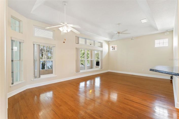 Image No.8-3 Bed House for sale