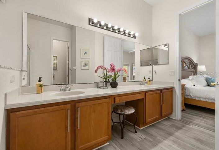 Image No.18-4 Bed House for sale