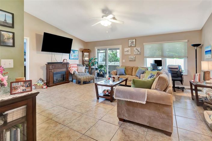 Image No.13-3 Bed House for sale