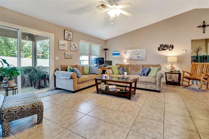 Image No.14-3 Bed House for sale