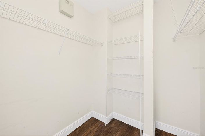 Image No.15-4 Bed House for sale