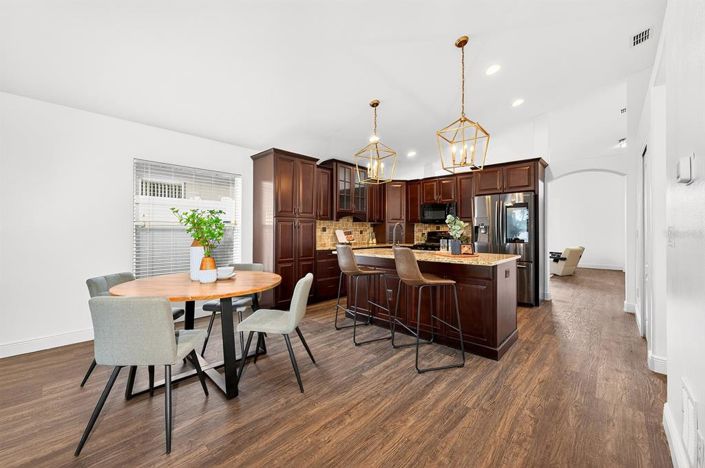 Image No.8-4 Bed House for sale