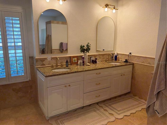 Image No.32-5 Bed House for sale