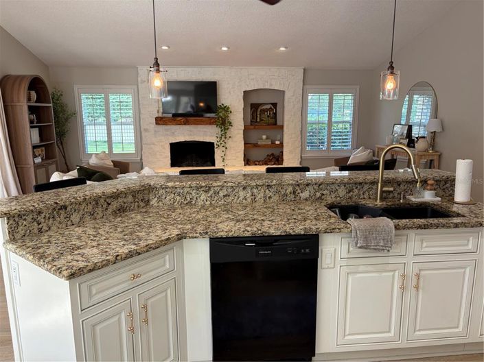 Image No.6-5 Bed House for sale