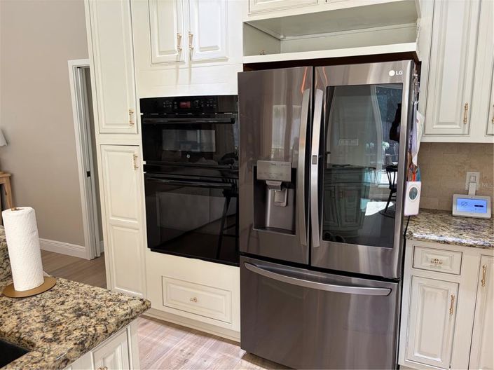 Image No.8-5 Bed House for sale