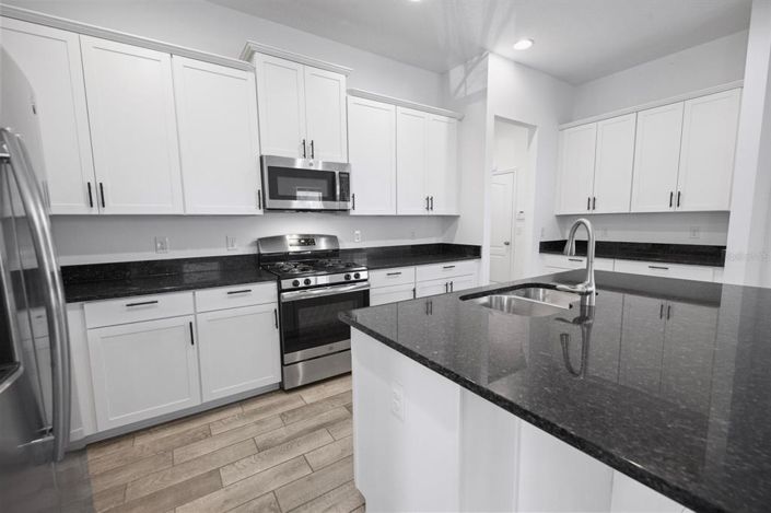 Image No.11-3 Bed House for sale