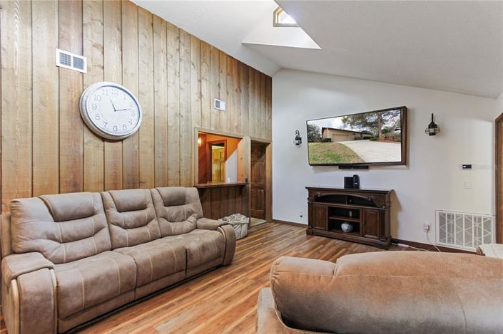 Image No.16-4 Bed House for sale