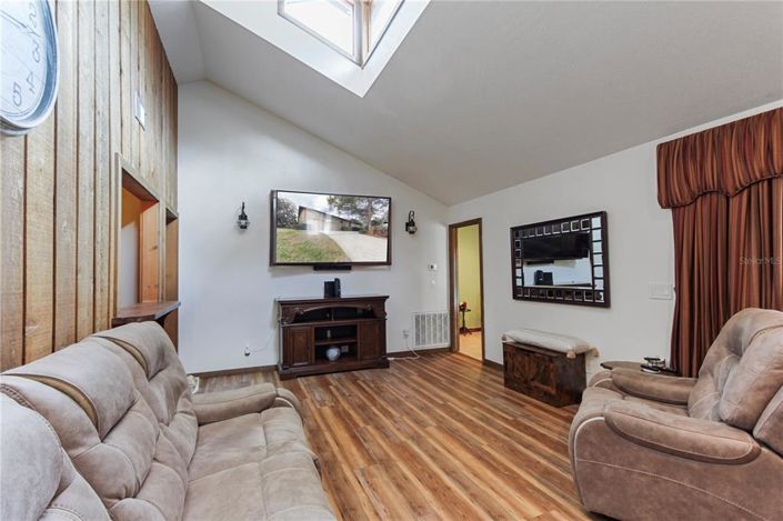 Image No.17-4 Bed House for sale