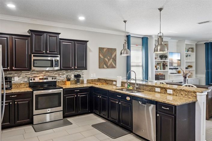 Image No.10-8 Bed House for sale