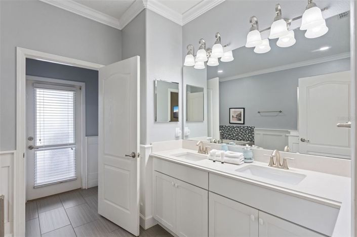 Image No.24-8 Bed House for sale