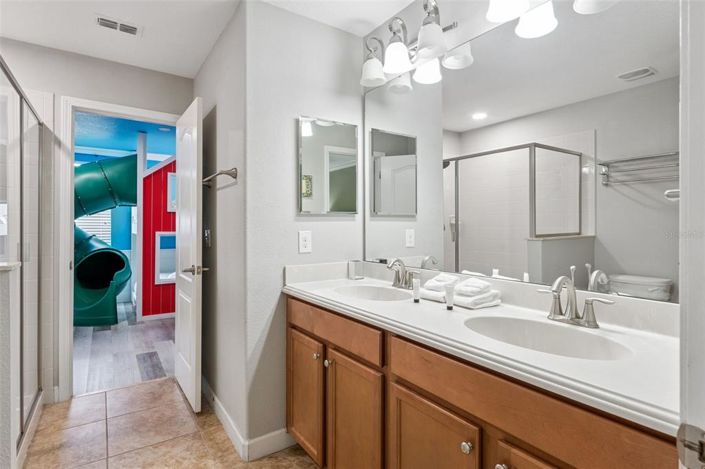 Image No.27-8 Bed House for sale