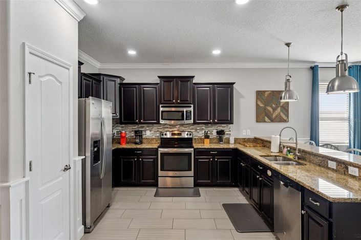 Image No.9-8 Bed House for sale