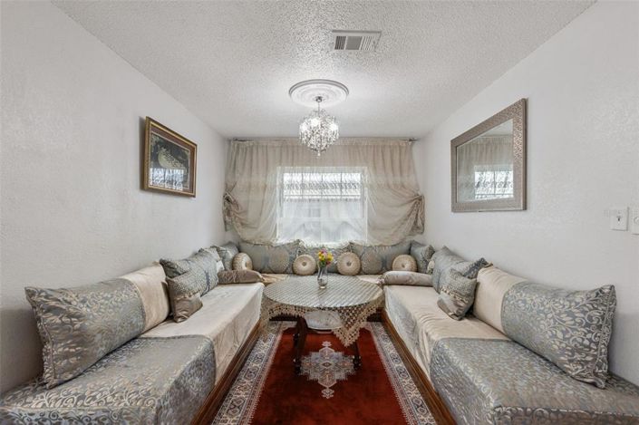 Image No.6-3 Bed House for sale