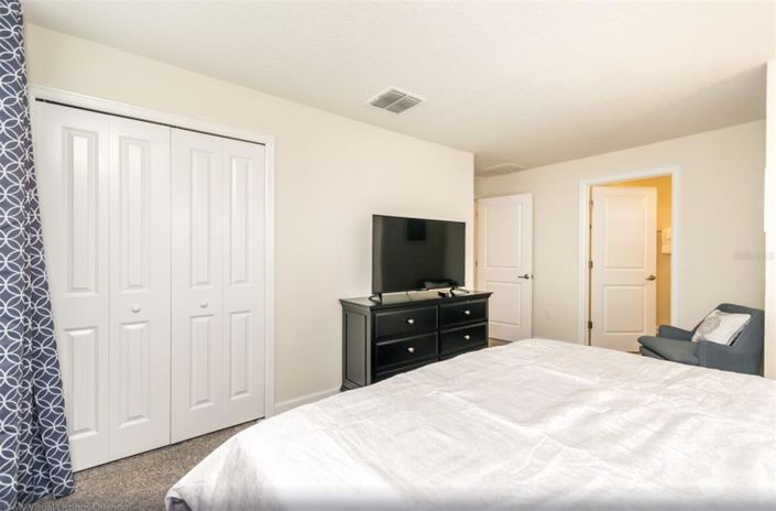 Image No.17-5 Bed Townhouse for sale