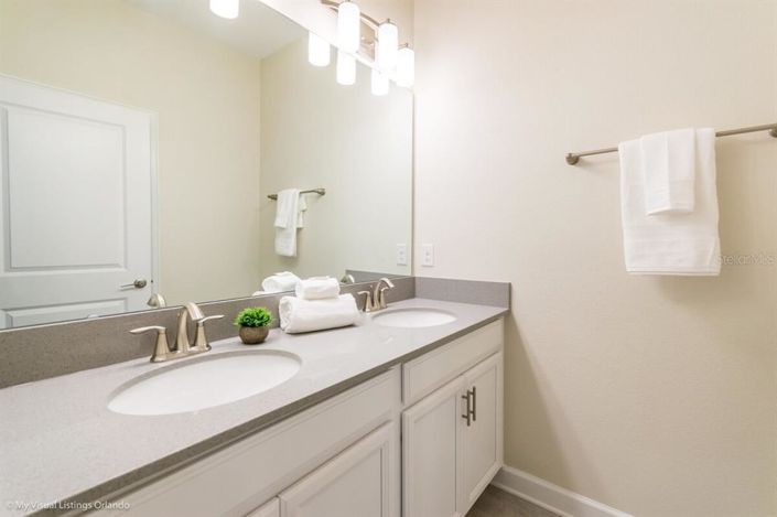 Image No.19-5 Bed Townhouse for sale