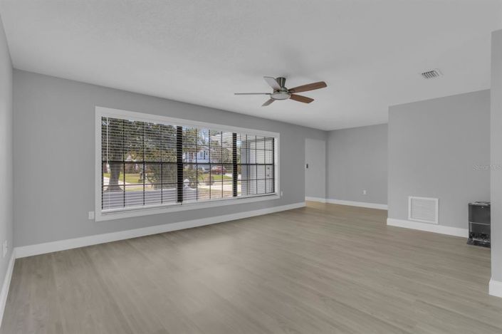 Image No.10-3 Bed House for sale