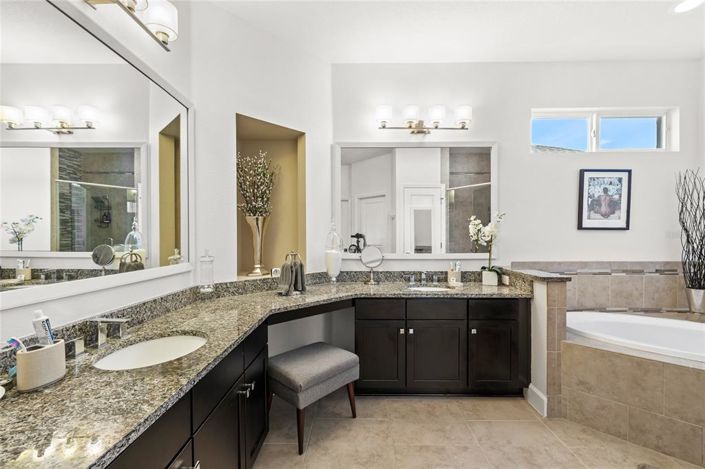 Image No.10-5 Bed House for sale