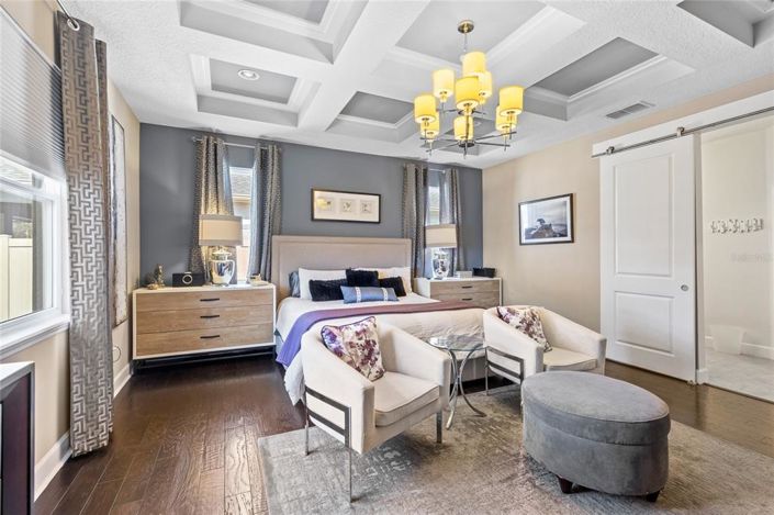 Image No.8-5 Bed House for sale