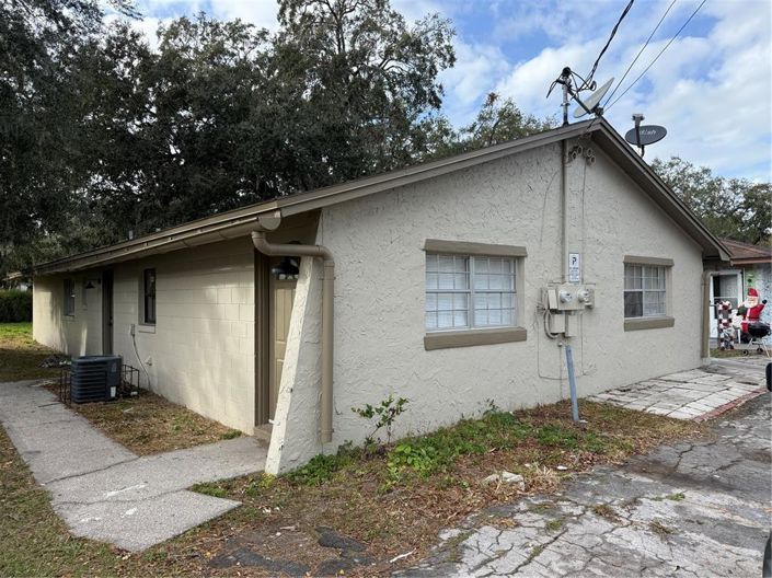 Image No.2-4 Bed House for sale