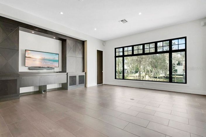 Image No.14-4 Bed House for sale